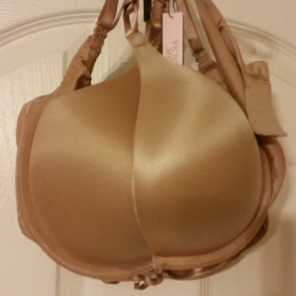 New with tags (NWT) nude Victoria's Secret bombshell bra - 32D.